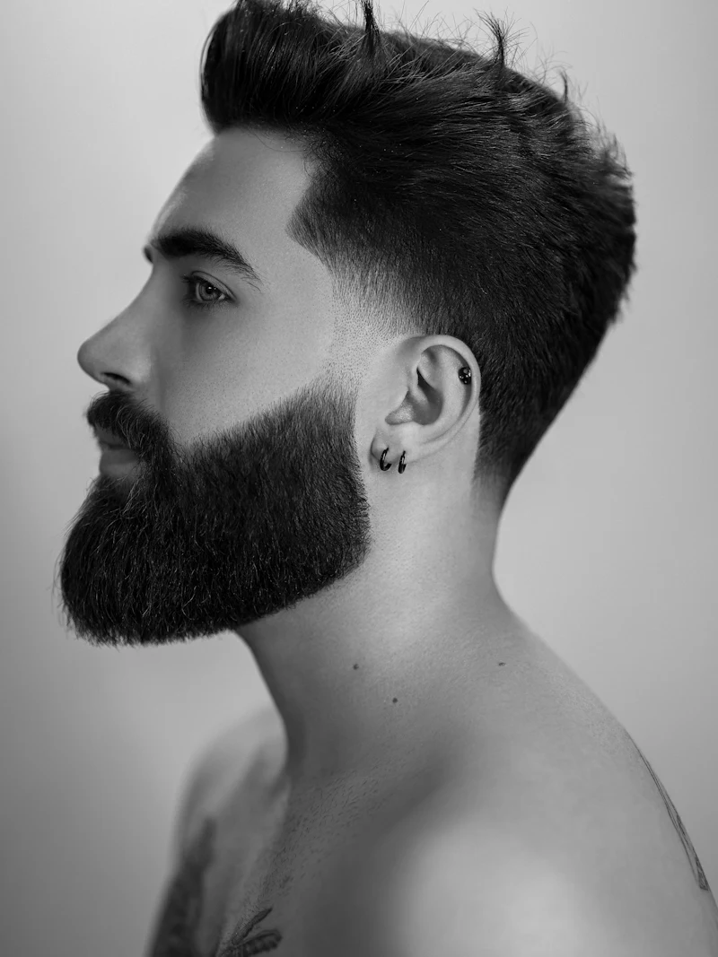 Barba cheia, contorno seco